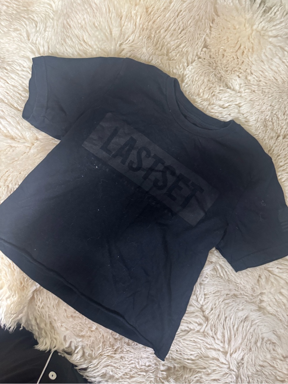 Lastset Black Short-Sleeve